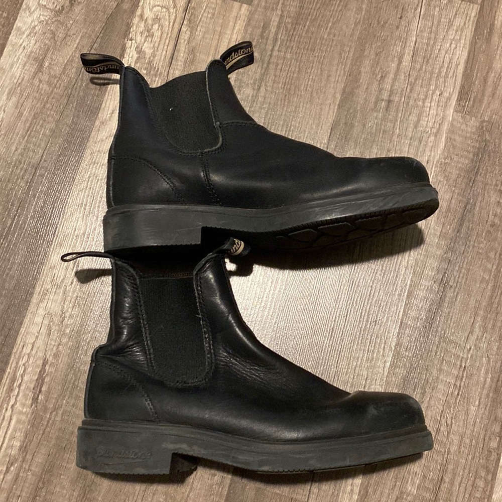 Black blundstone boots
